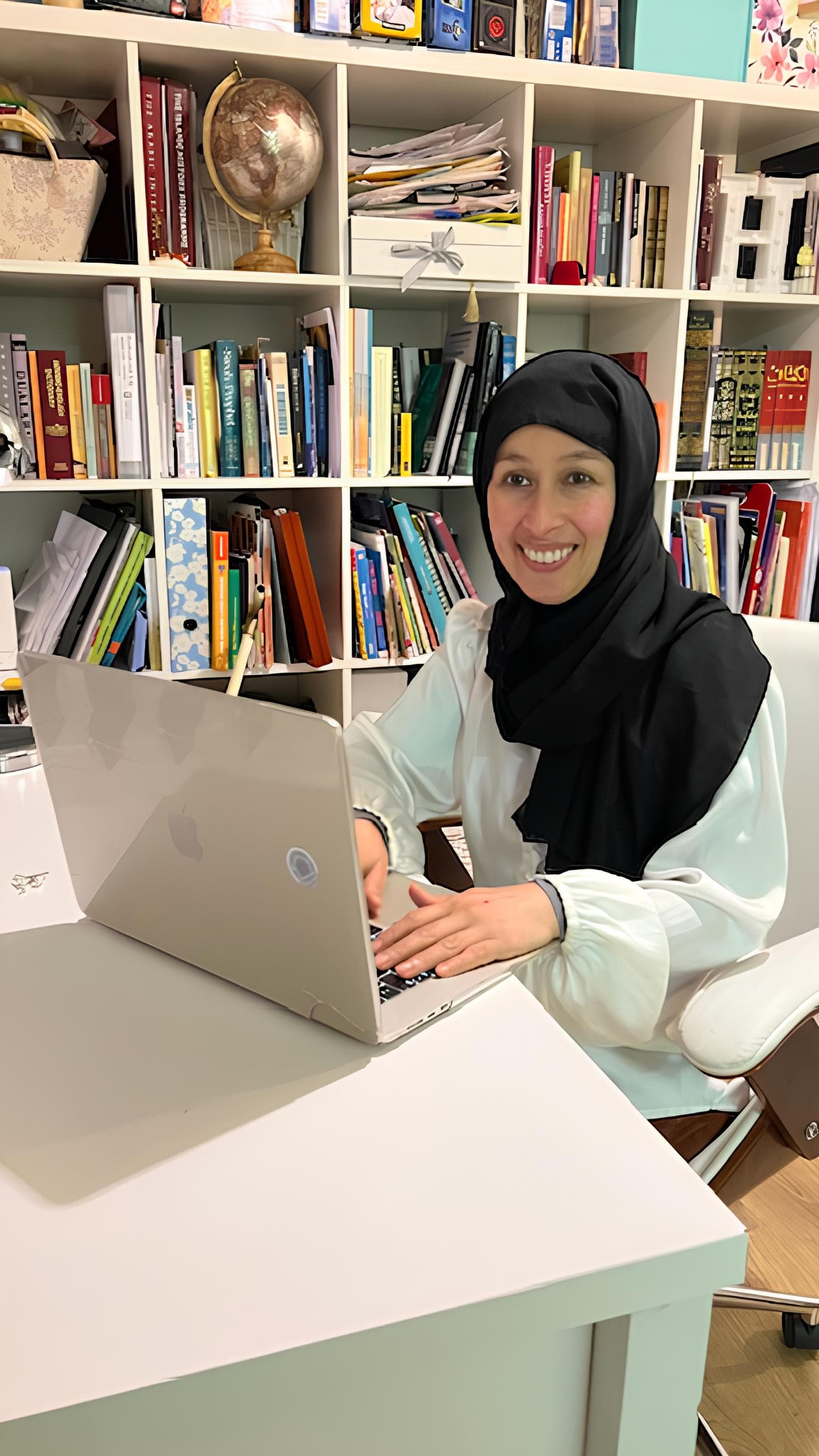 Arabic business women picture